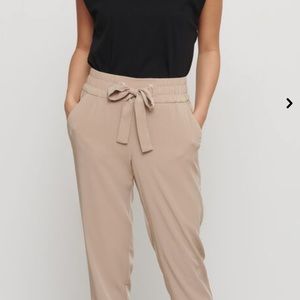 NWOT Dynamite Sacha jogger high rise